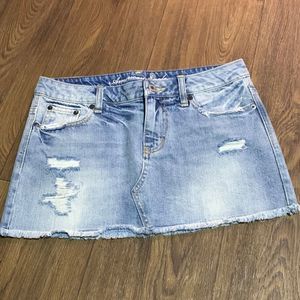 American eagle jean mini skirt. distressed Y2k frayed hem denim